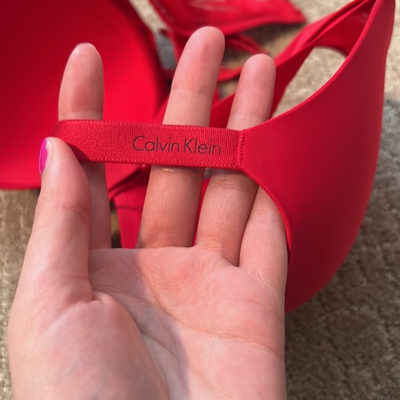 Calvin Klein Sculpted Demi Bra - Picture 5 of 10